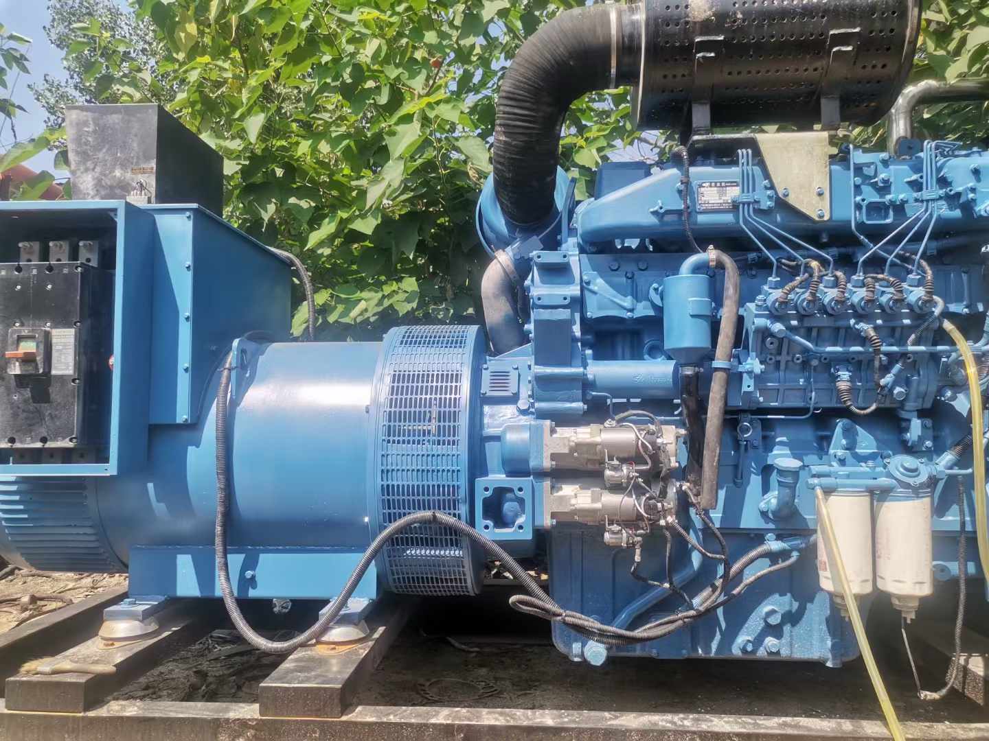 马尾详细说明降低 800kW 柴油发电机输出电流波动的方法
